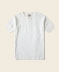 T-shirt à col Henley à manches courtes, patte de boutonnage blanche, coupe ajustée