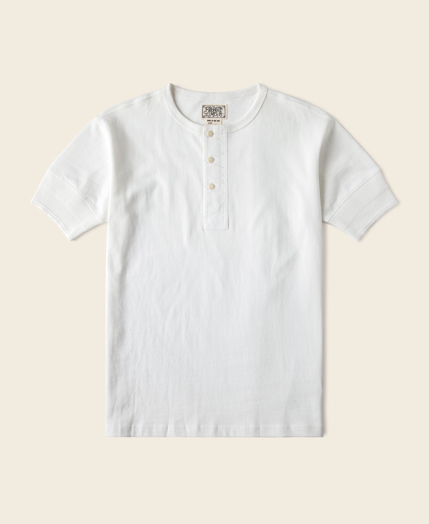 T-shirt à col Henley à manches courtes, patte de boutonnage blanche, coupe ajustée