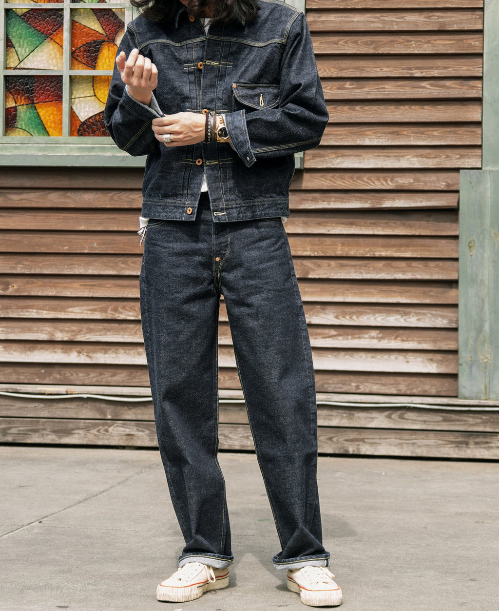Jean large en denim selvedge indigo coupe décontractée avec revers