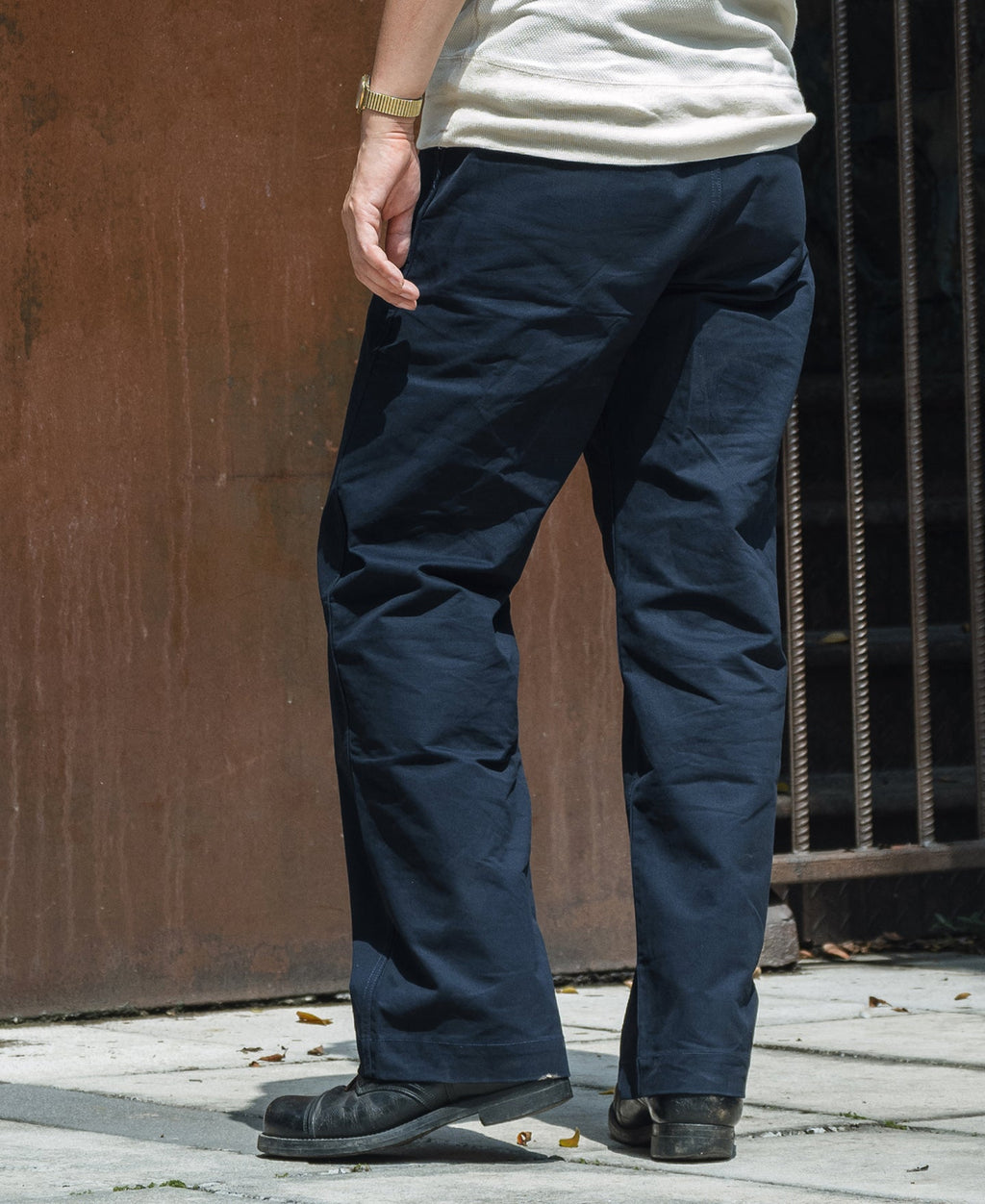 Pantalon chino ample bleu marine à jambes larges de style militaire