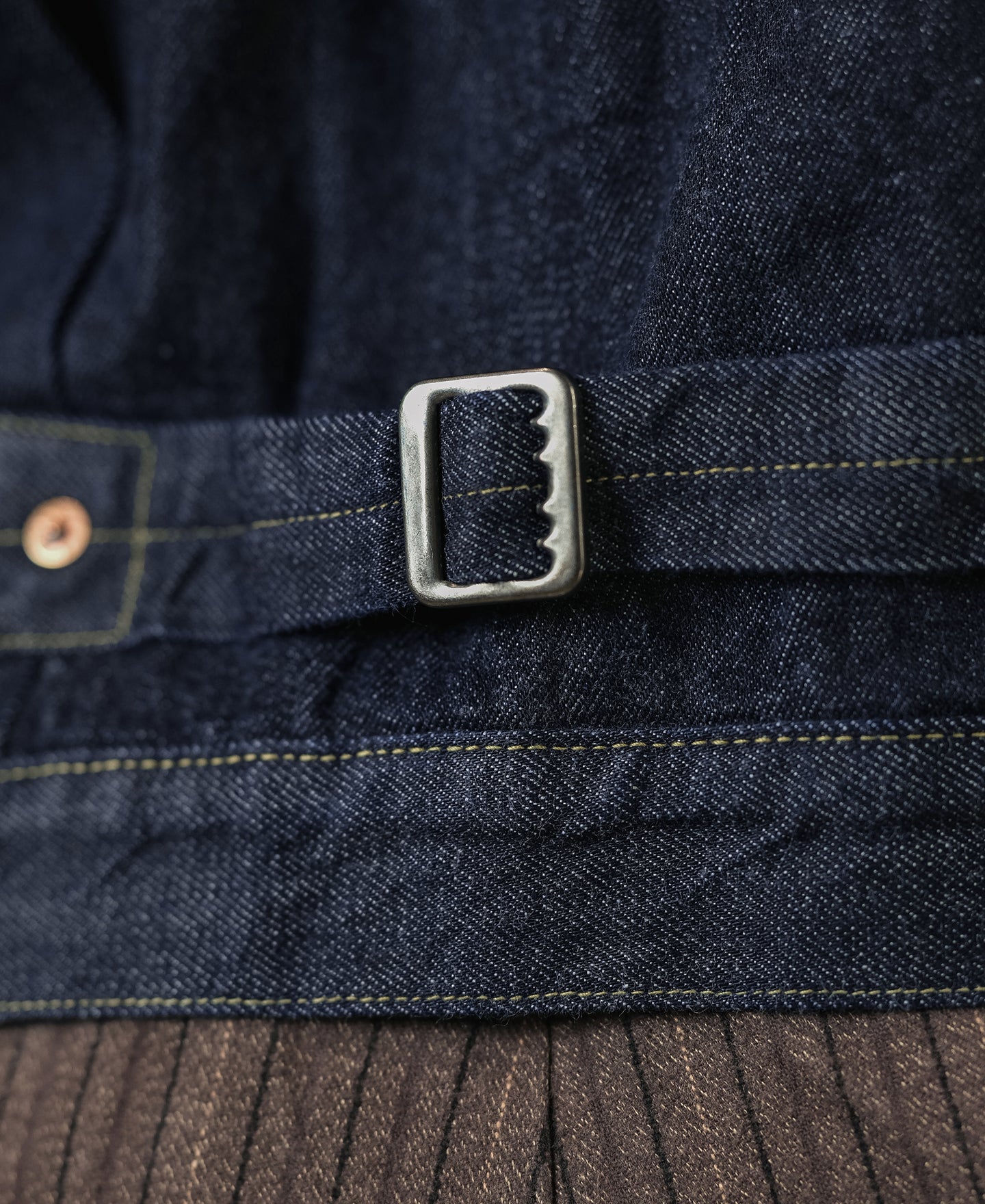 Blouson camionneur en jean doublé de couverture indigo, poche poitrine simple, style vintage