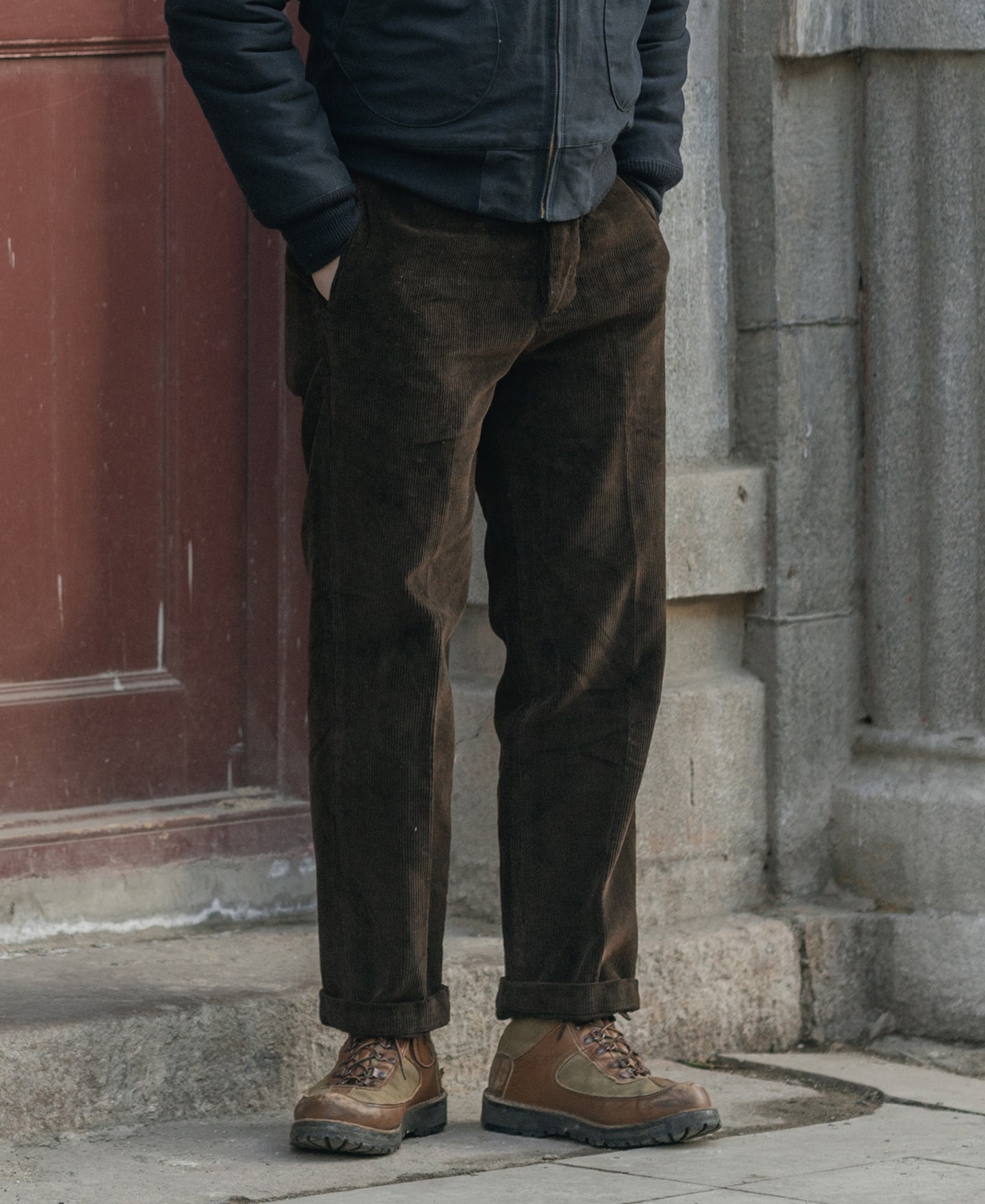 Pantalon de travail taille haute en velours côtelé marron, coupe droite, style vintage