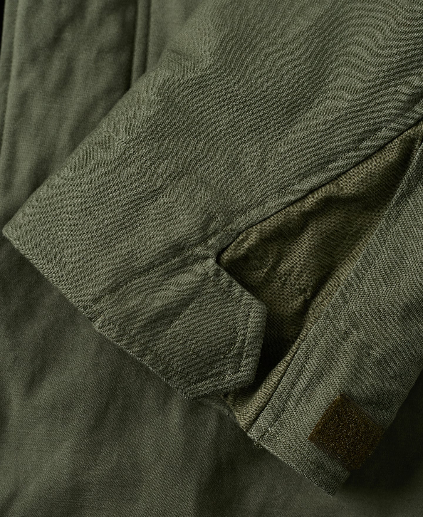 Veste militaire M-65 vert olive avec écussons brodés