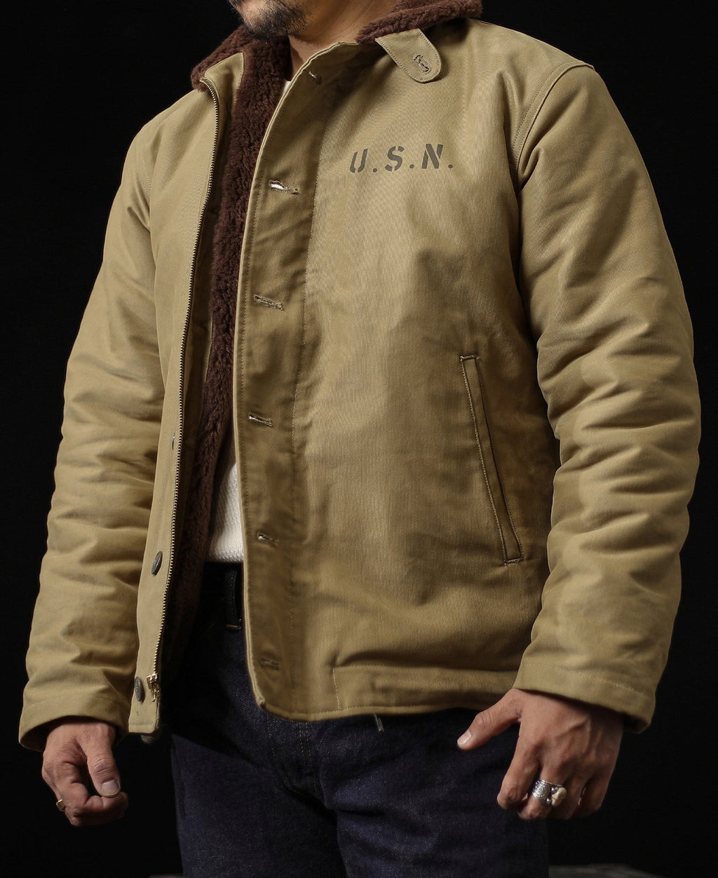 Veste militaire vintage kaki à col sherpa marron et boutonnage frontal pour homme