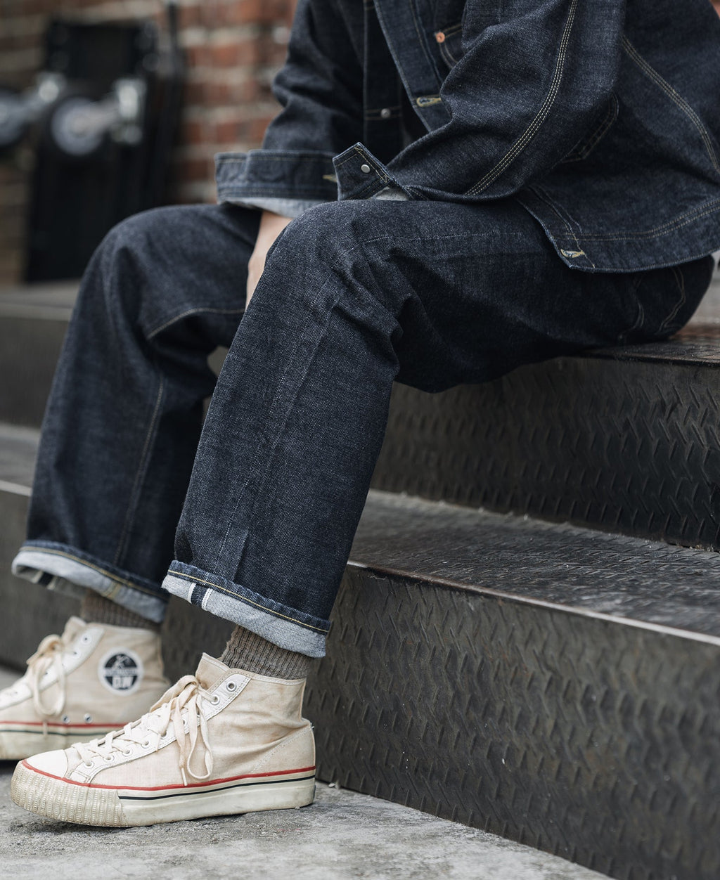 Jean large en denim selvedge indigo coupe décontractée avec revers