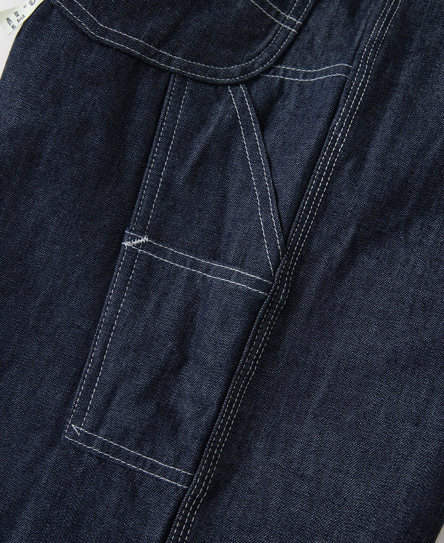 Jean toile indigo coupe large style peintre avec surpiqûres contrastantes