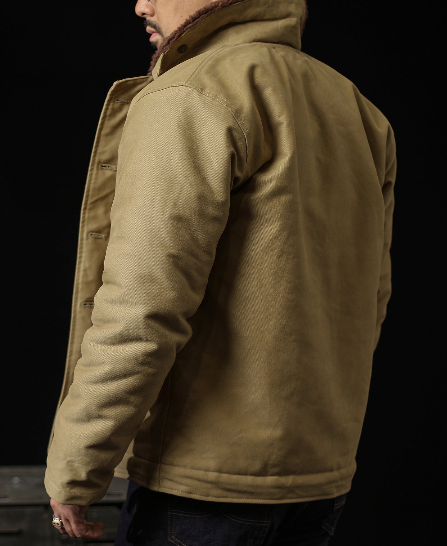Veste militaire vintage kaki à col sherpa marron et boutonnage frontal pour homme
