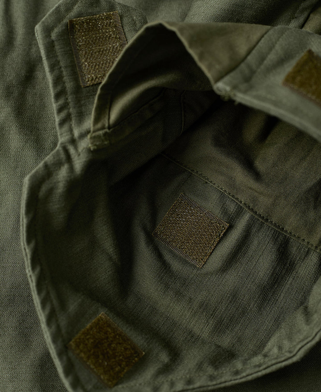 Veste militaire M-65 vert olive avec écussons brodés