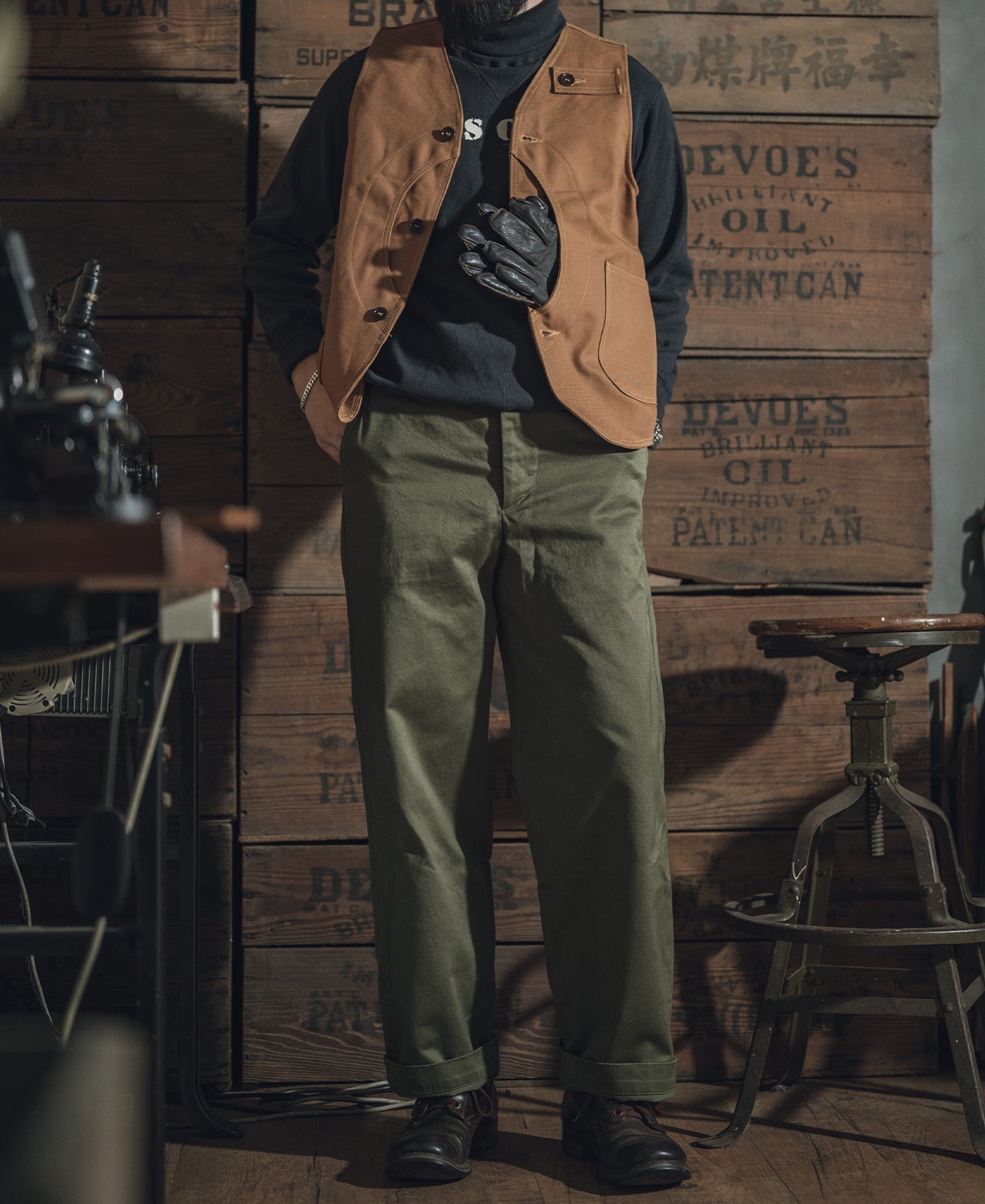 Gilet de chasse kaki épais en toile avec poches à gibier et fermeture boutonnée