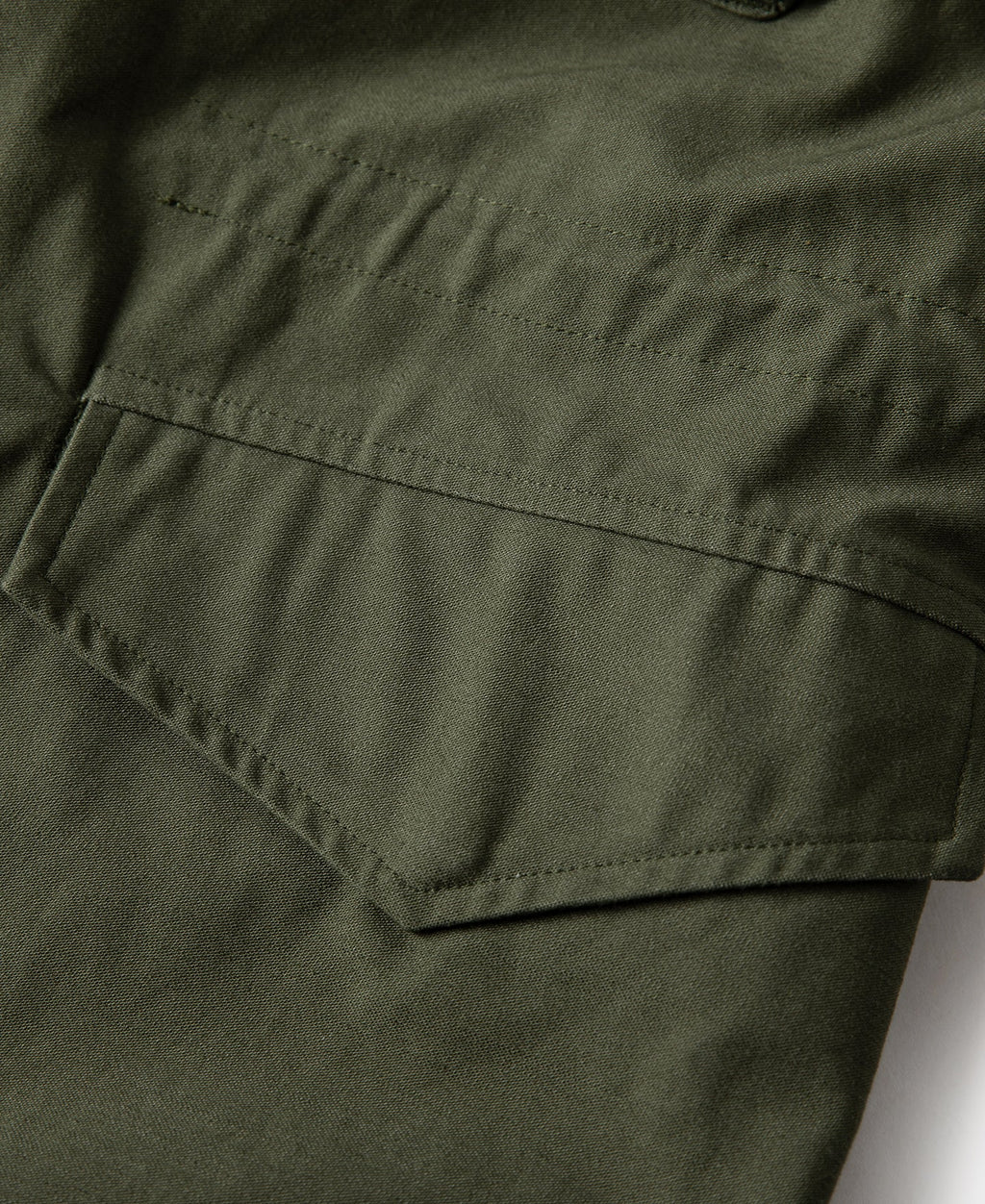 Veste militaire de terrain olive avec col montant et quatre poches