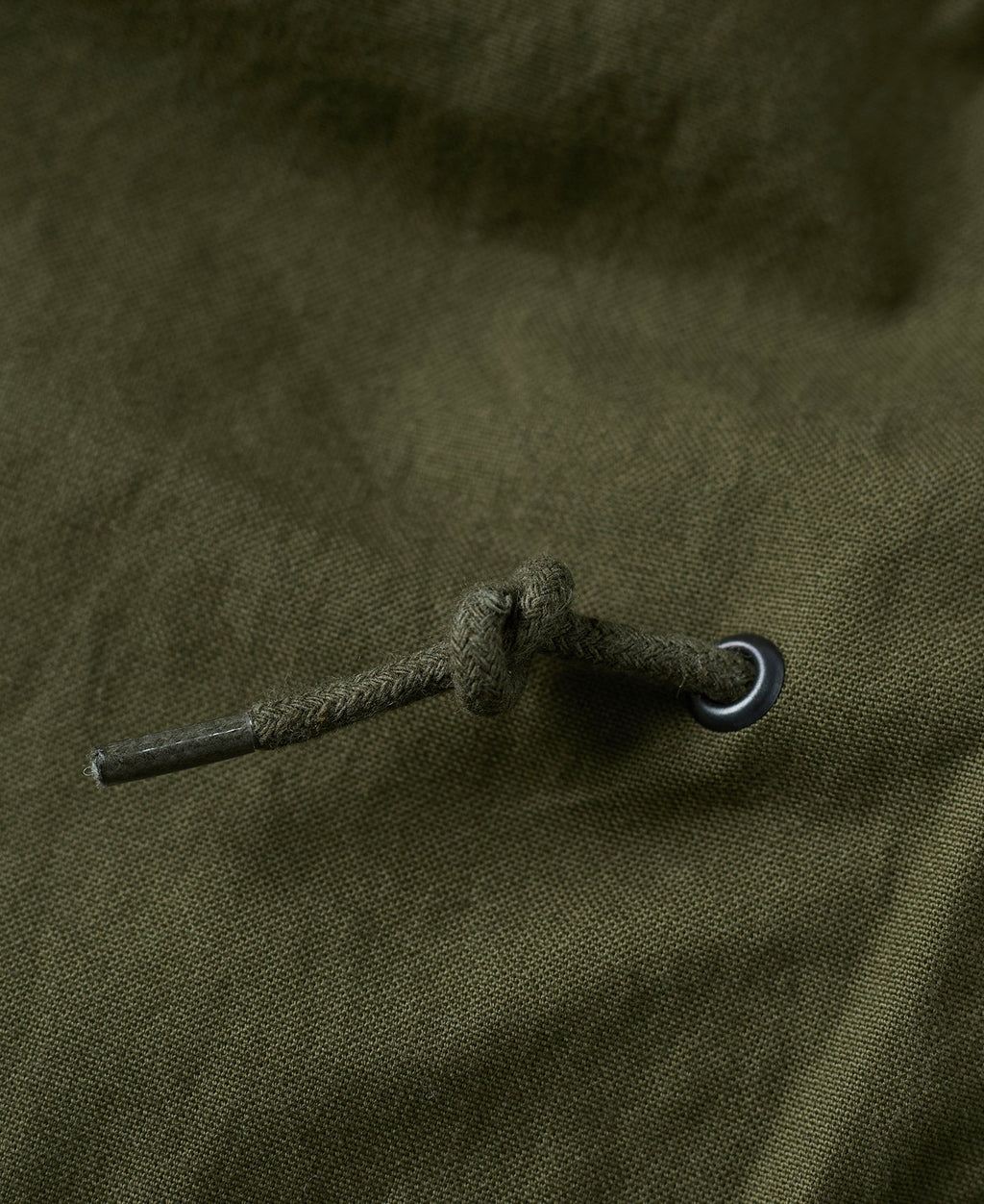 Veste militaire M-65 vert olive avec écussons brodés