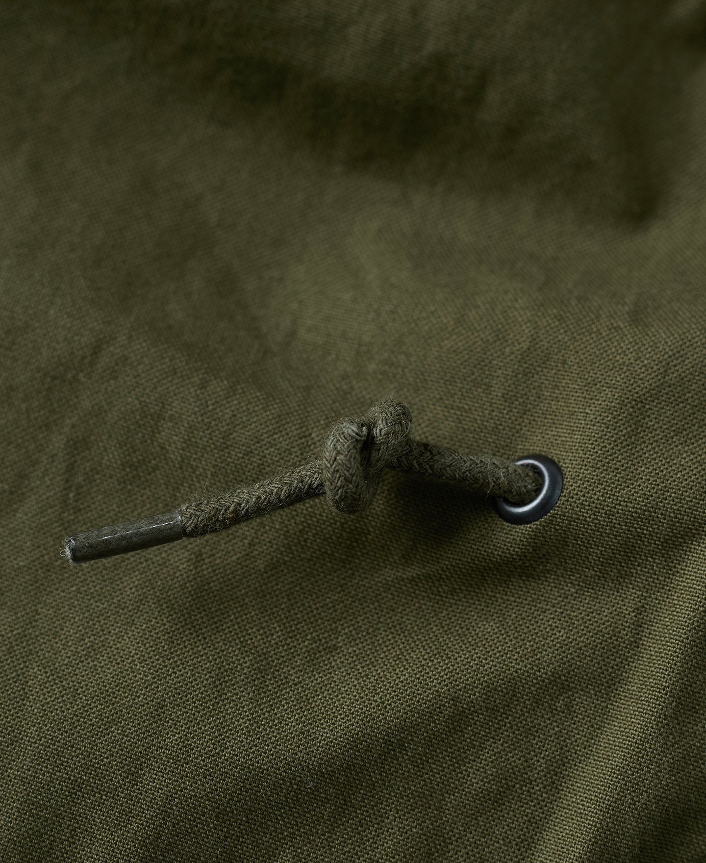 Veste militaire M-65 vert olive avec écussons brodés
