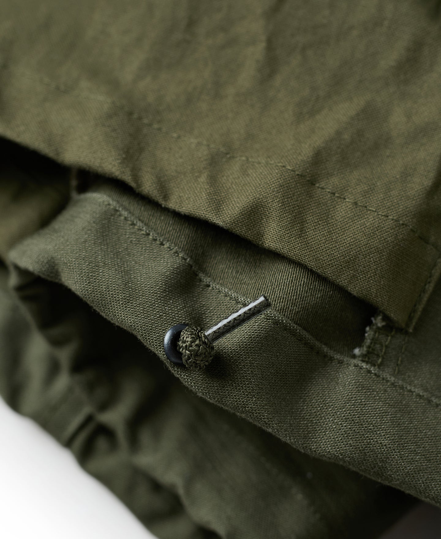 Veste militaire M-65 vert olive avec écussons brodés