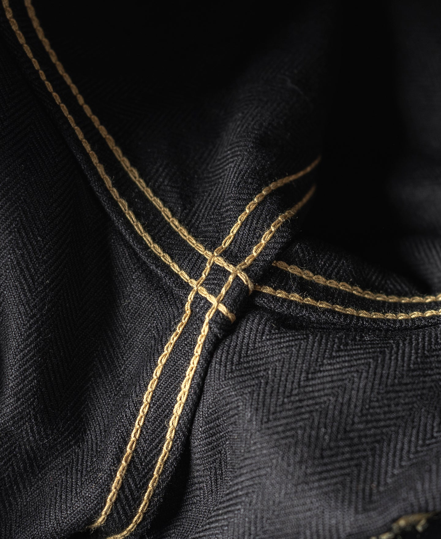 Veste de souvenir Dragon noir brodé surpiquée contrastante à boutons