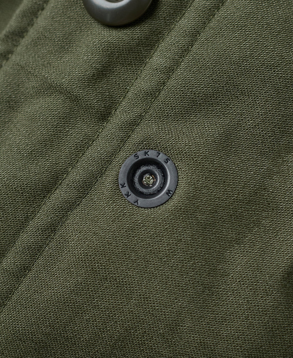 Veste militaire M-65 vert olive avec écussons brodés