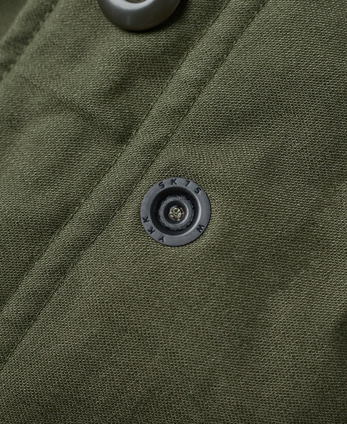 Veste militaire M-65 vert olive avec écussons brodés