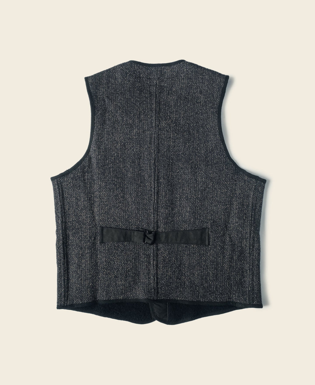 Gilet en laine mélangée poivre et sel à quatre poches avec liseré noir coupe classique