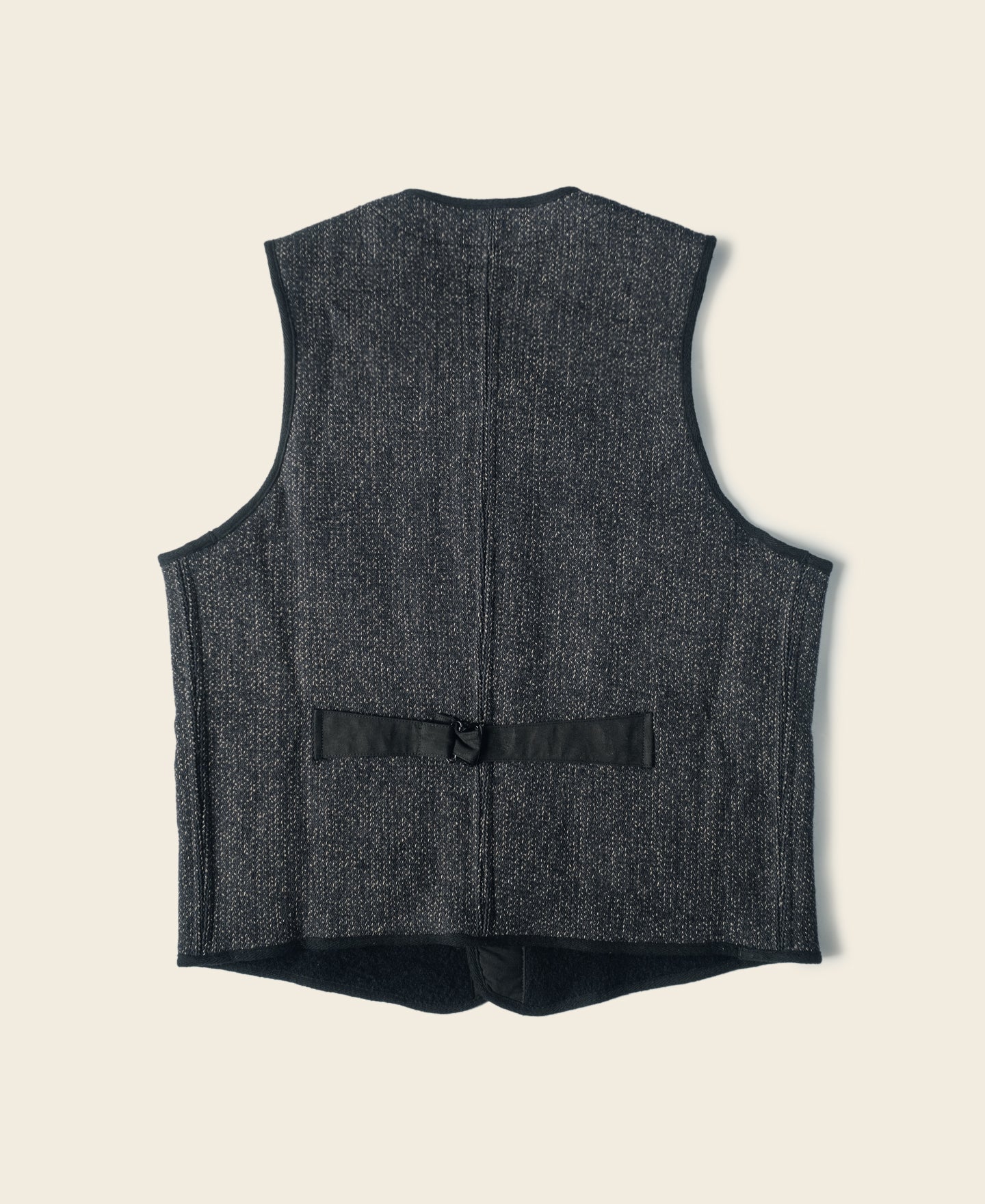 Gilet en laine mélangée poivre et sel à quatre poches avec liseré noir coupe classique