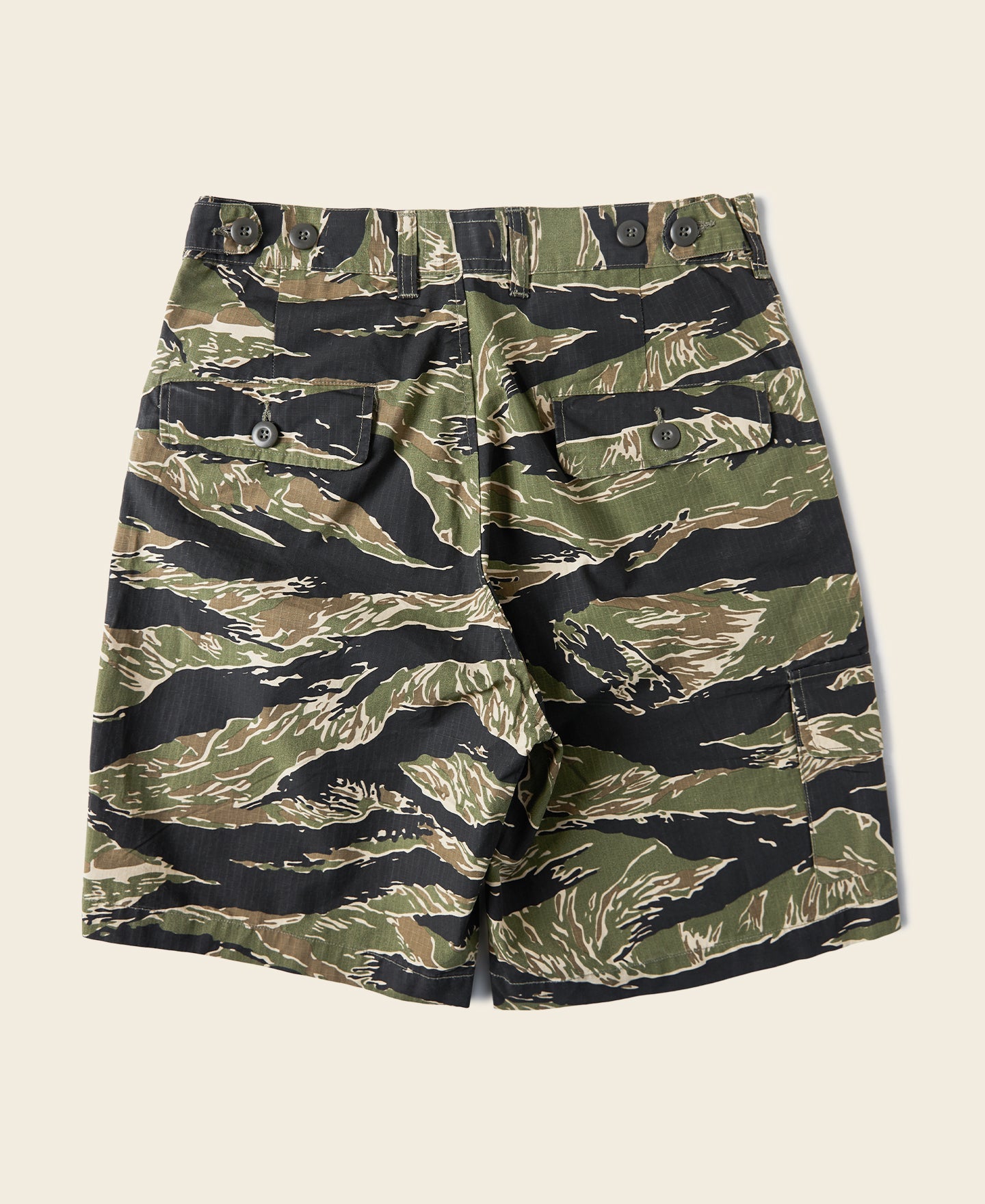 Short cargo vert et noir style militaire camouflage à rayures tigrées pour homme