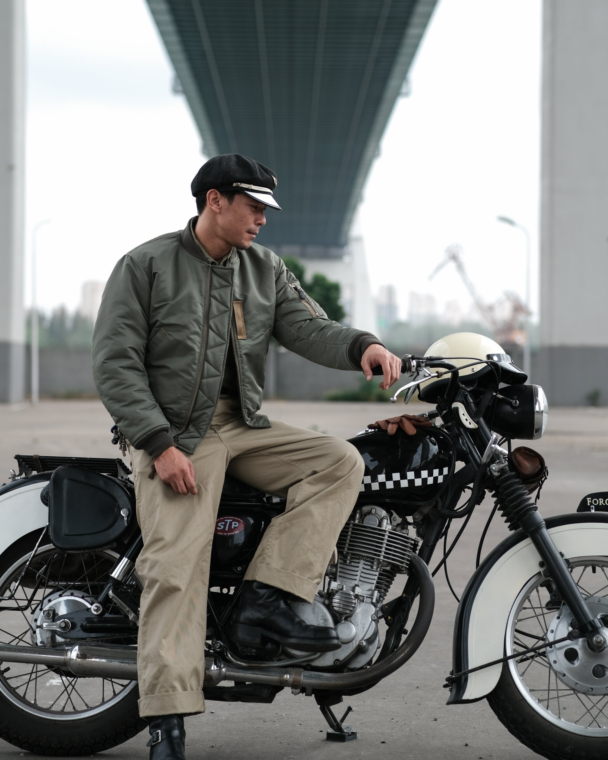 Blouson aviateur style MA-1 vert olive avec écusson de l'armée de l'air