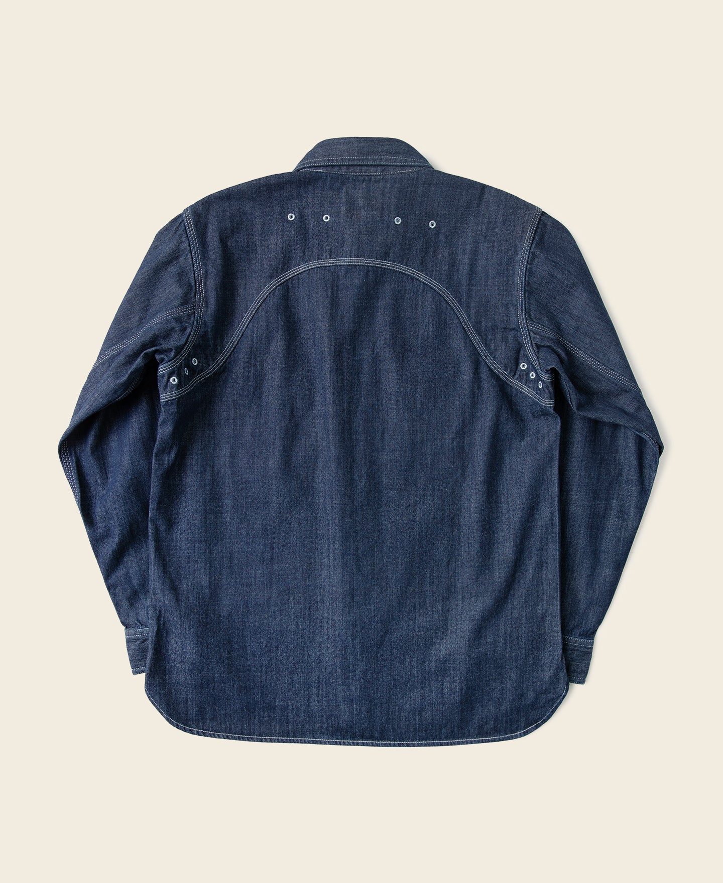 Chemise de travail Indigo en jean à manches longues, poches poitrine et boutonnage.