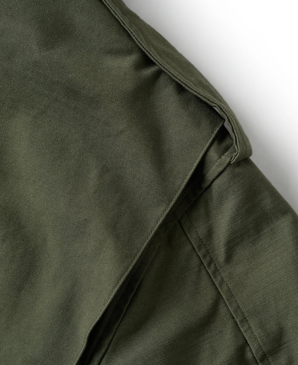 Veste militaire M-65 vert olive avec écussons brodés