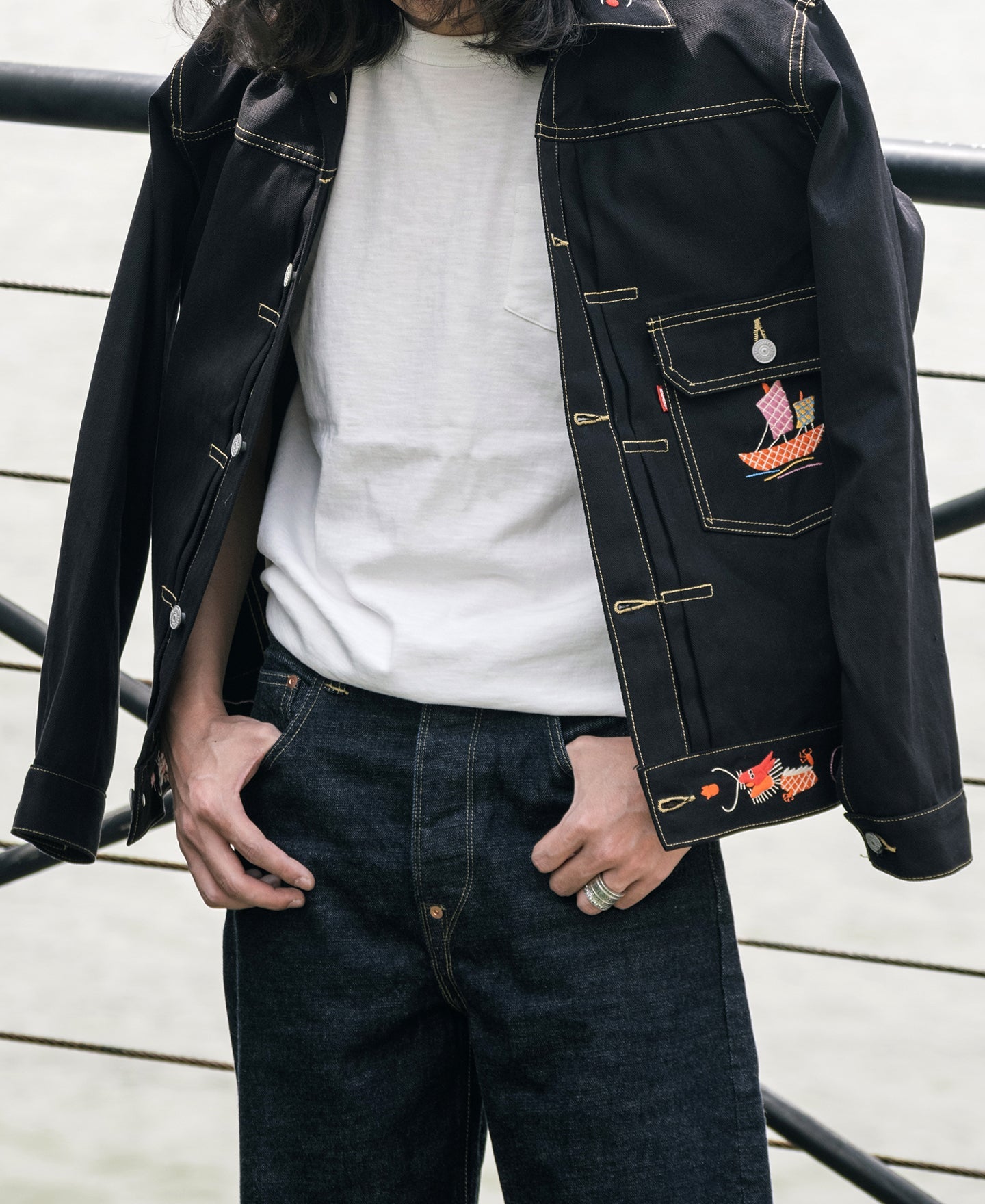 Veste de souvenir Dragon noir brodé surpiquée contrastante à boutons