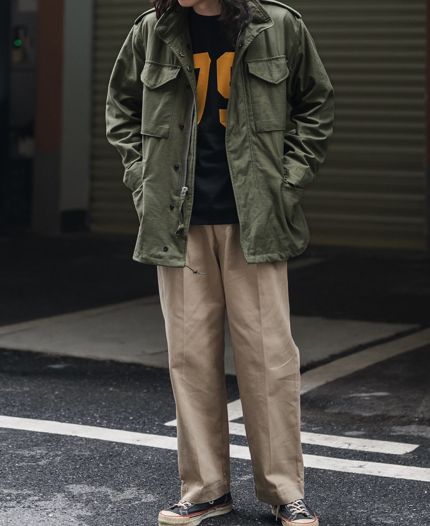 Veste militaire de terrain olive avec col montant et quatre poches
