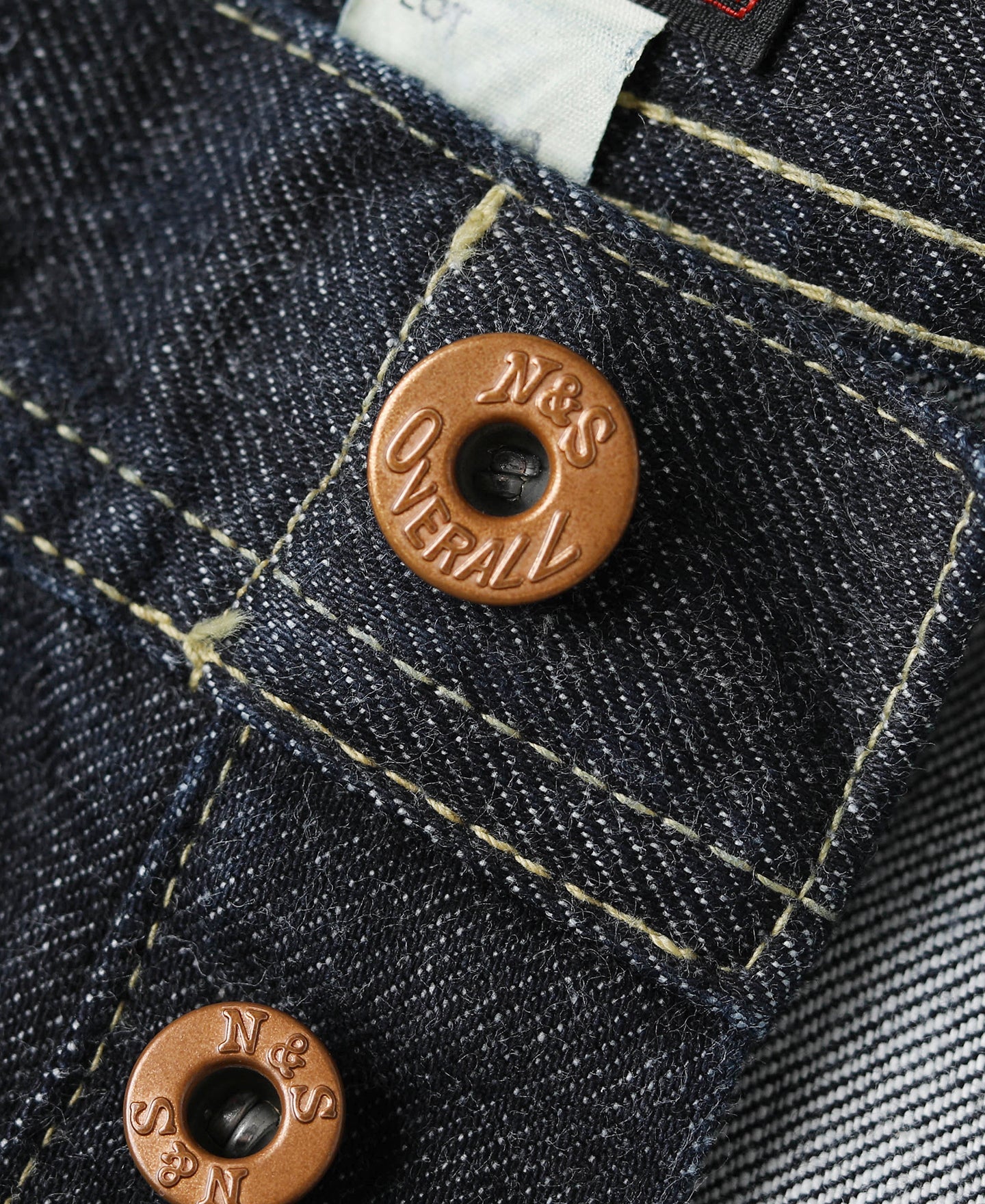 Jean large en denim selvedge indigo coupe décontractée avec revers