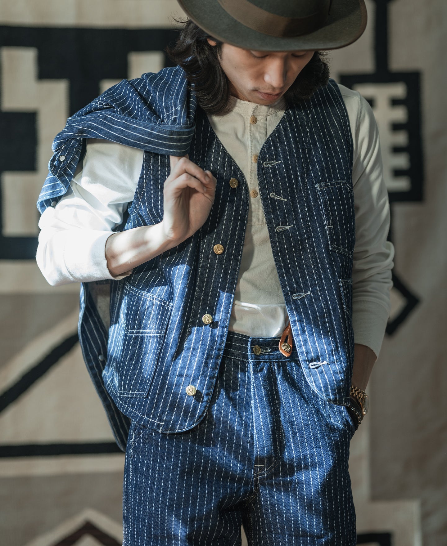 Gilet de travail sans manches à col en V, rayé indigo, avec poches multiples et fermeture boutonnée