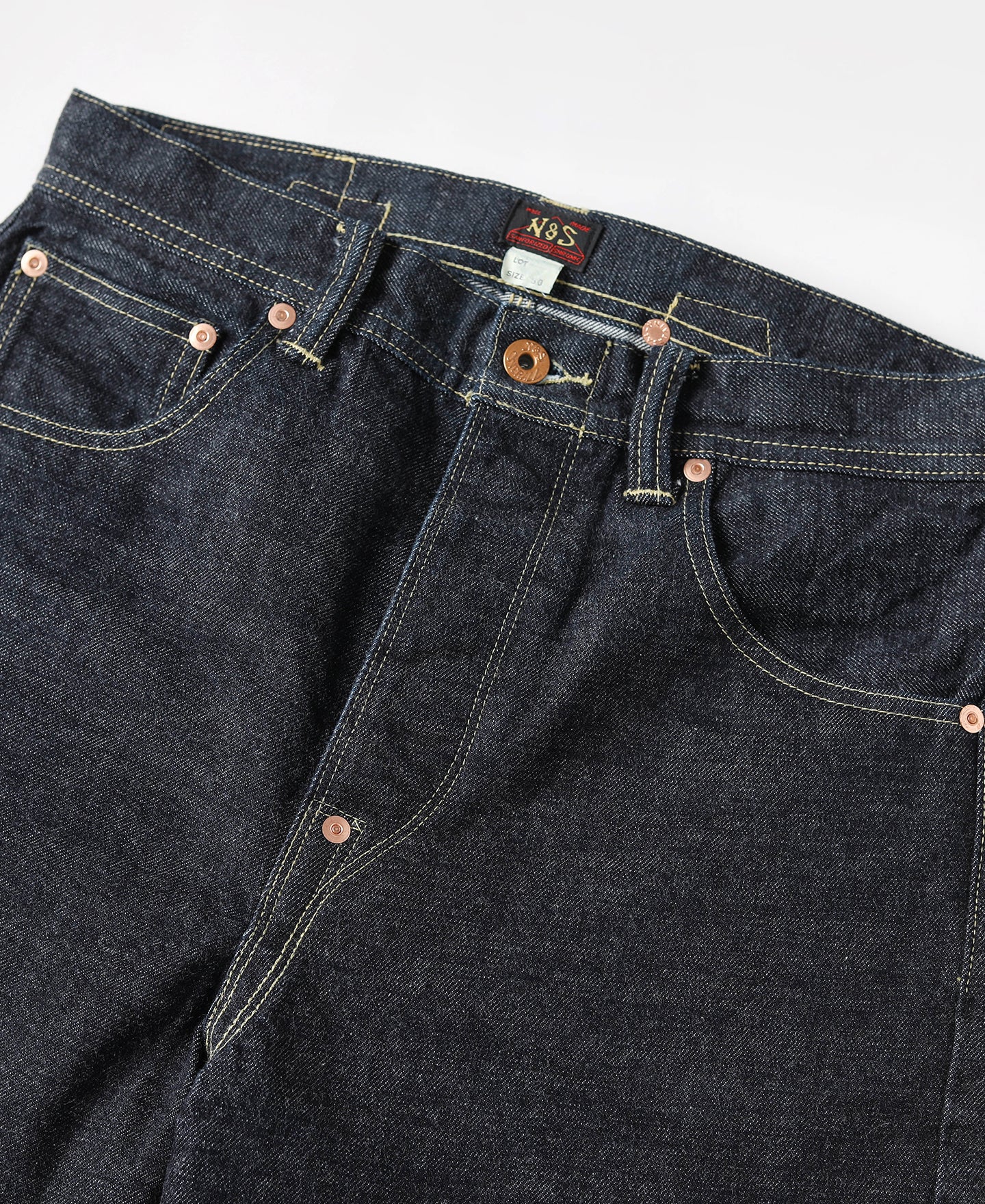 Jean large en denim selvedge indigo coupe décontractée avec revers