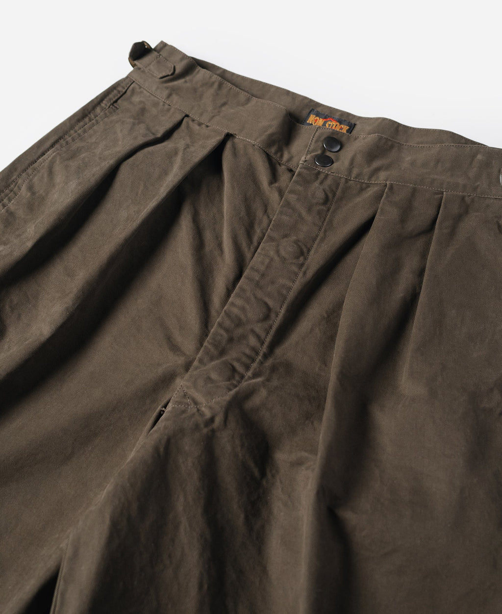 Pantalon cargo ample plissé marron style militaire vintage