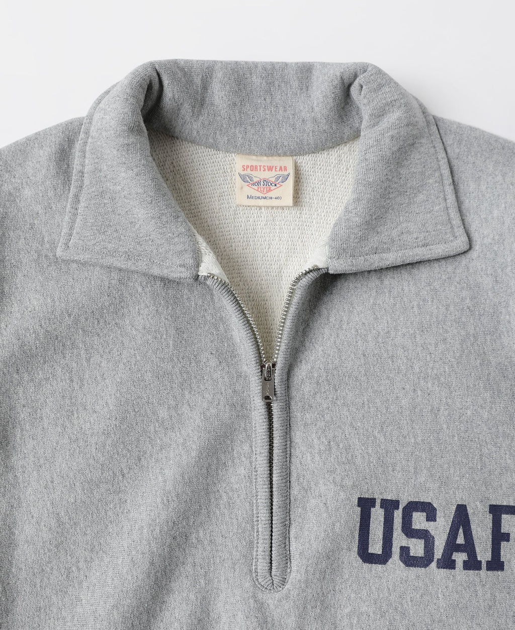 Sweat-shirt vintage demi-zip avec motif universitaire gris