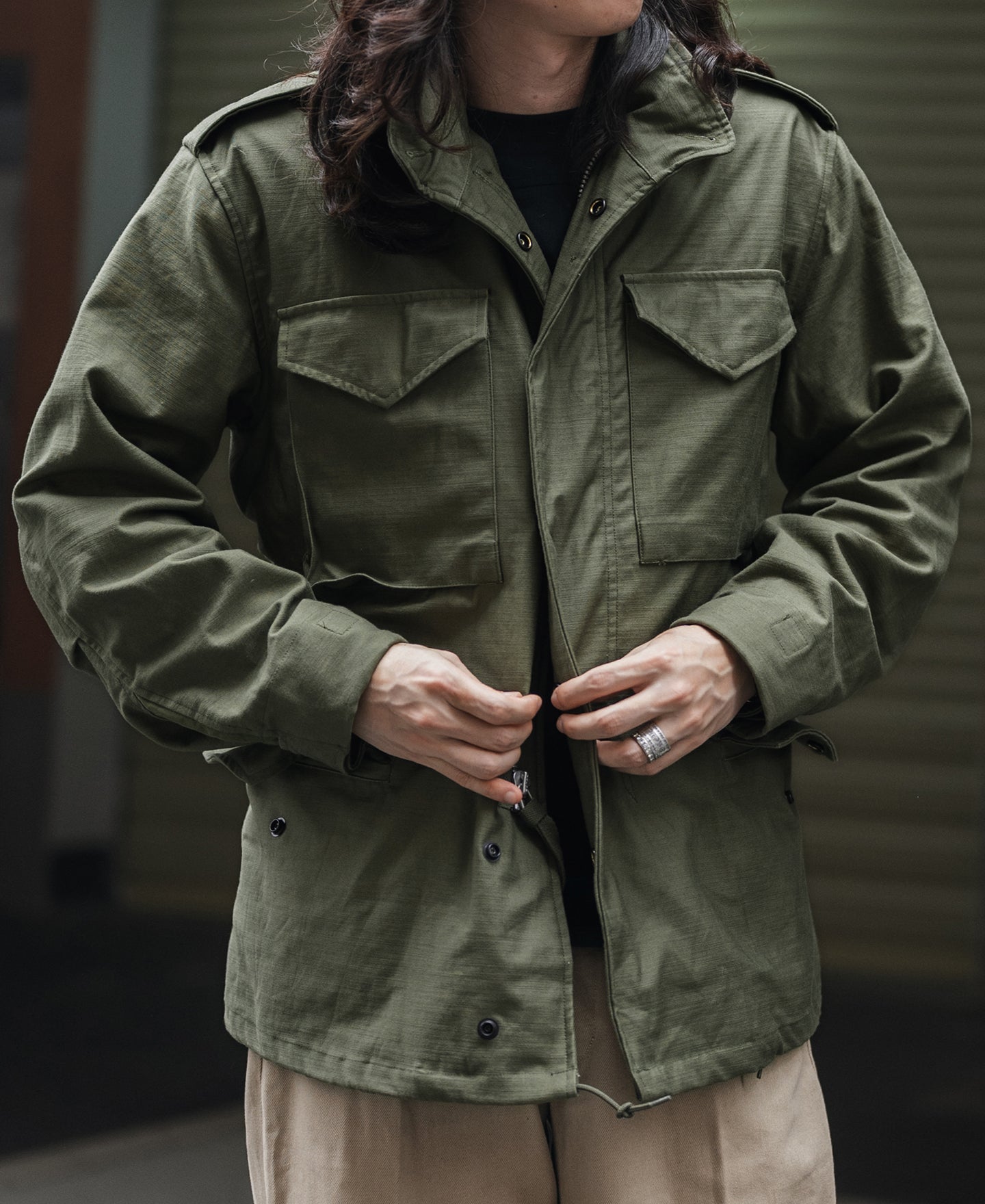 Veste militaire de terrain olive avec col montant et quatre poches