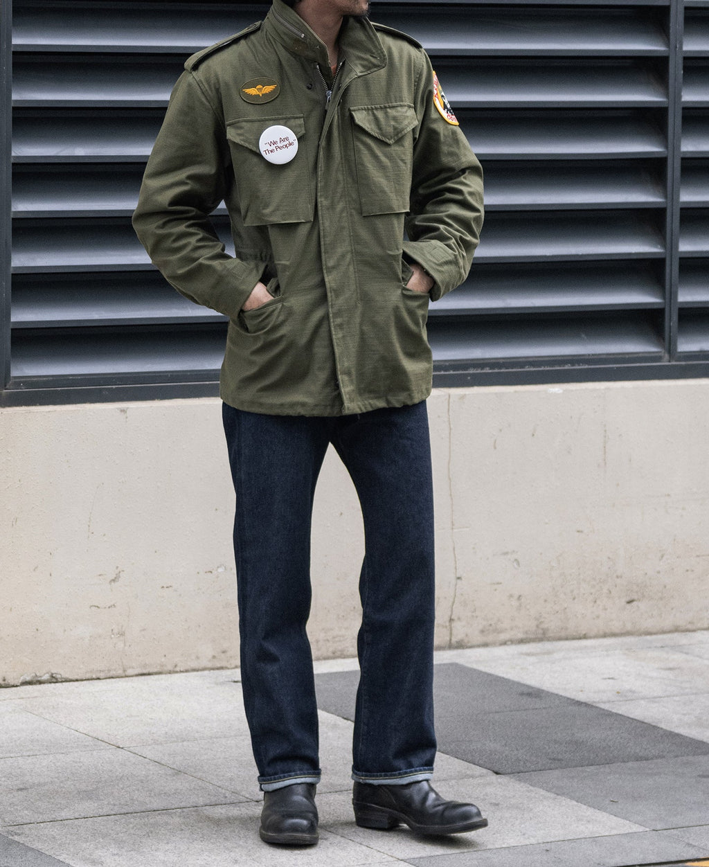 Veste militaire M-65 vert olive avec écussons brodés