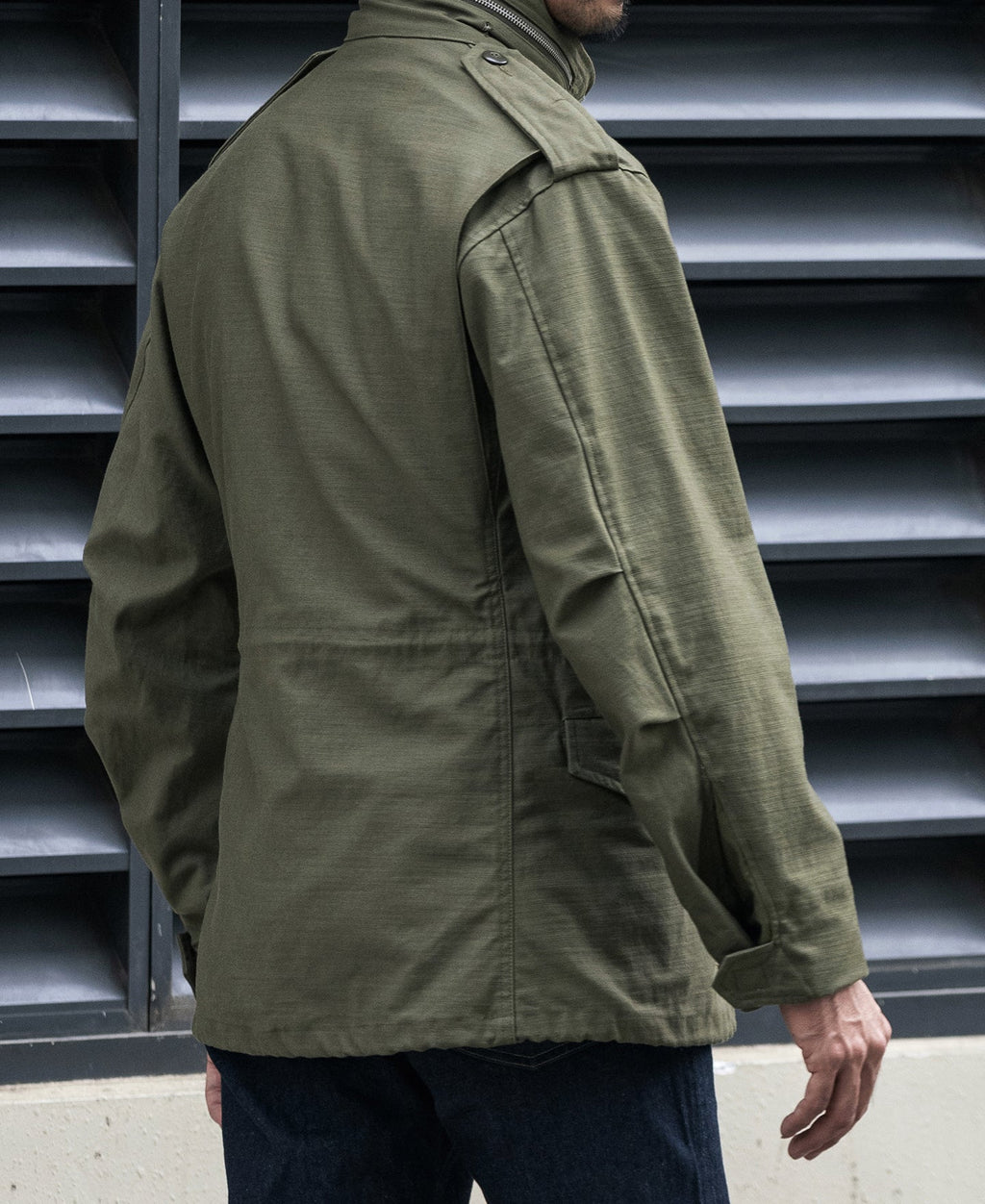 Veste militaire M-65 vert olive avec écussons brodés