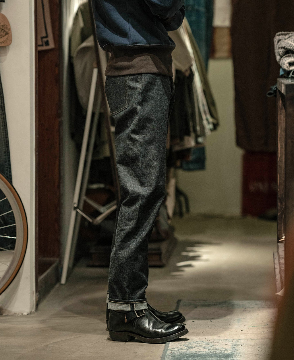Jean en denim selvedge brut épais coupe droite indigo pour homme