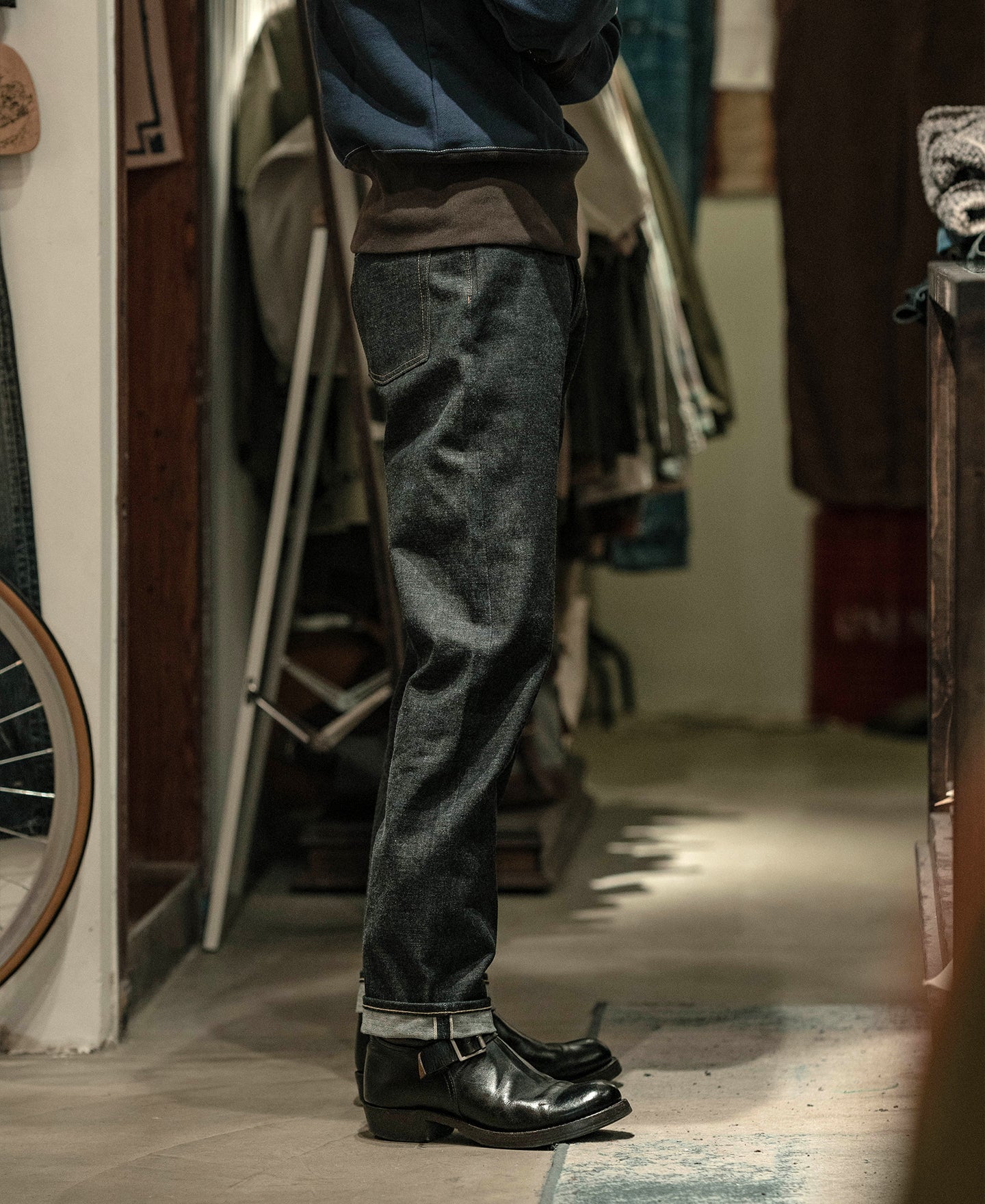 Jean en denim selvedge brut épais coupe droite indigo pour homme