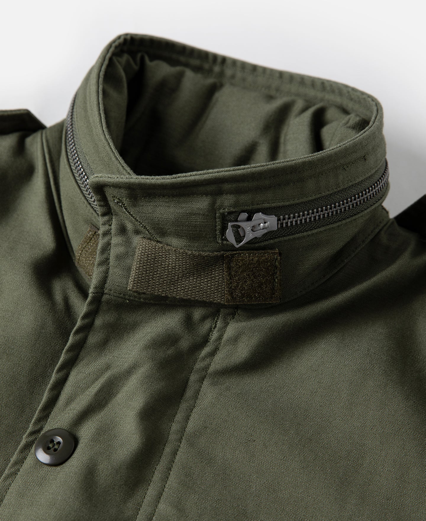 Veste militaire de terrain olive avec col montant et quatre poches