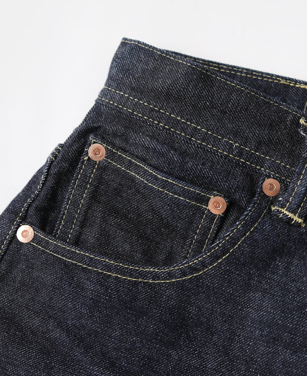 Jean large en denim selvedge indigo coupe décontractée avec revers