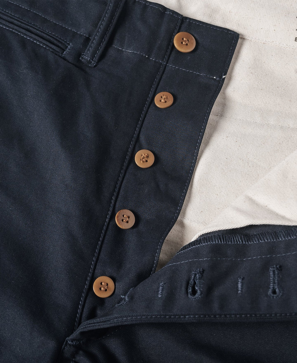 Pantalon chino ample bleu marine à jambes larges de style militaire