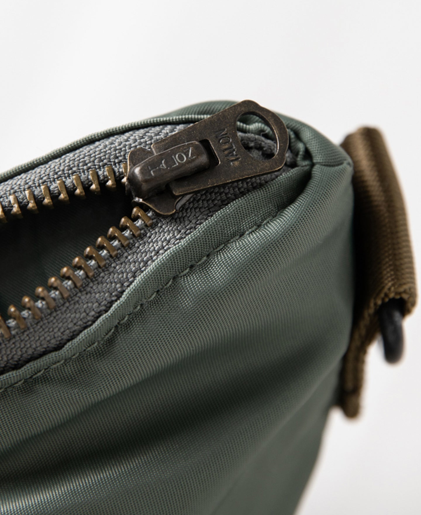 Sac fourre-tout de style militaire vintage, vert sauge, en nylon, à porter en bandoulière
