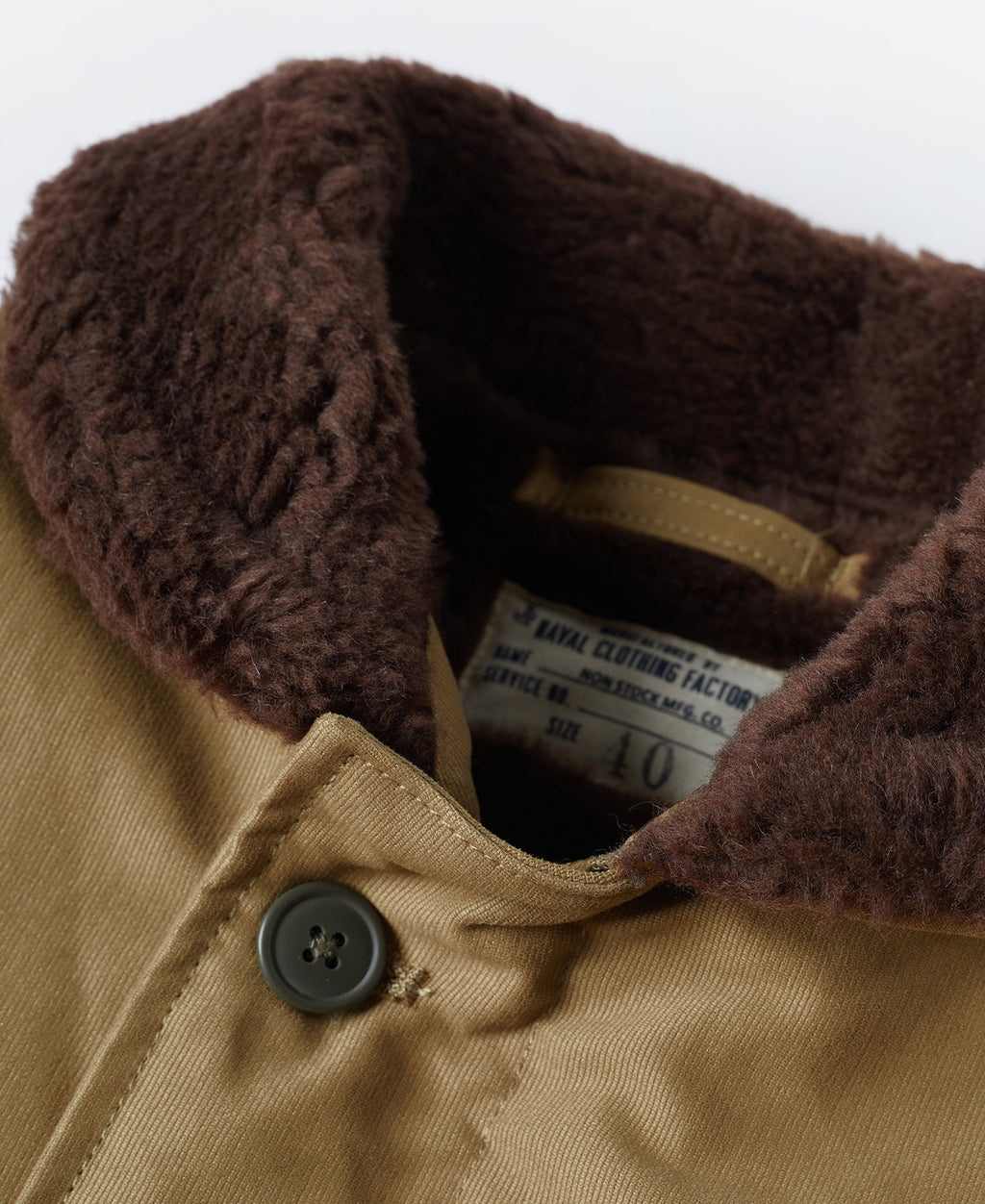 Veste militaire vintage kaki à col sherpa marron et boutonnage frontal pour homme
