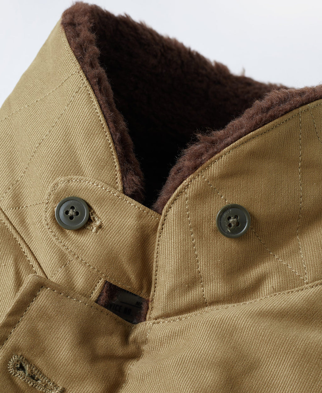 Veste militaire vintage kaki à col sherpa marron et boutonnage frontal pour homme
