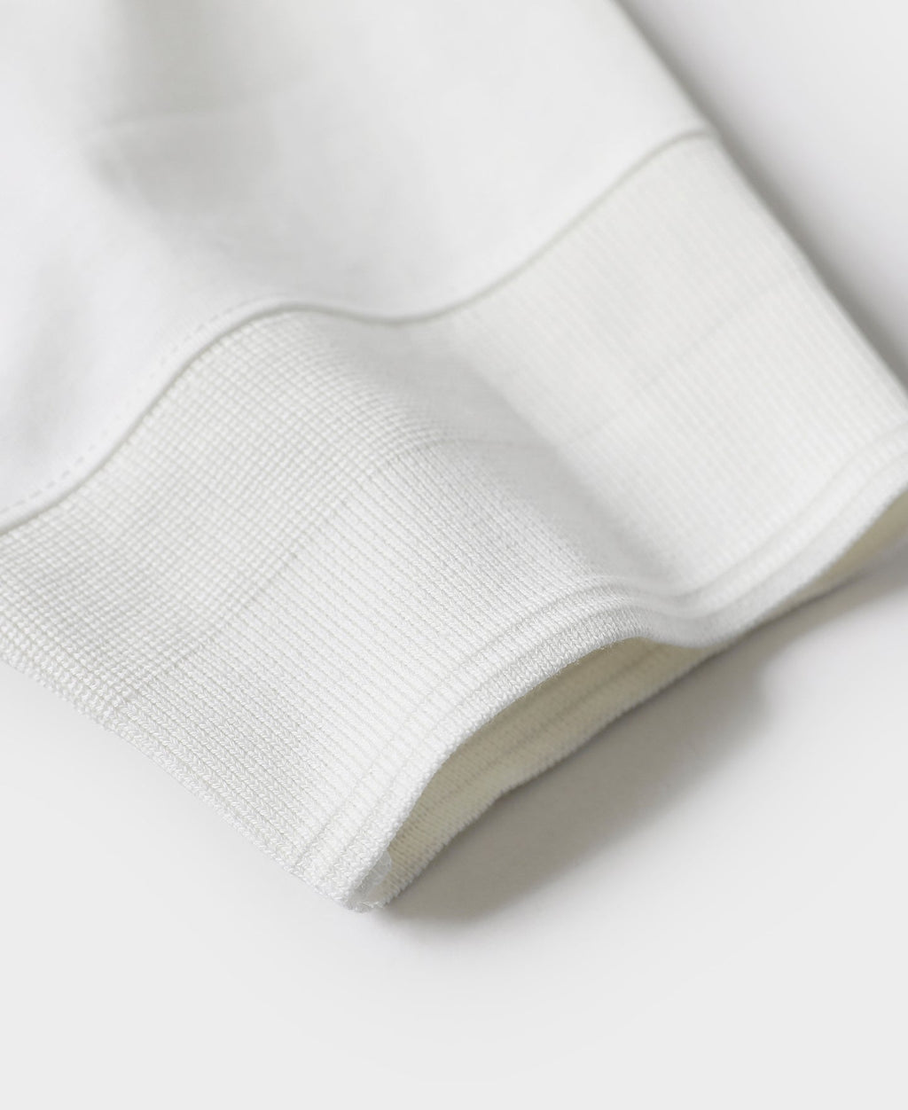 T-shirt à col Henley à manches courtes, patte de boutonnage blanche, coupe ajustée