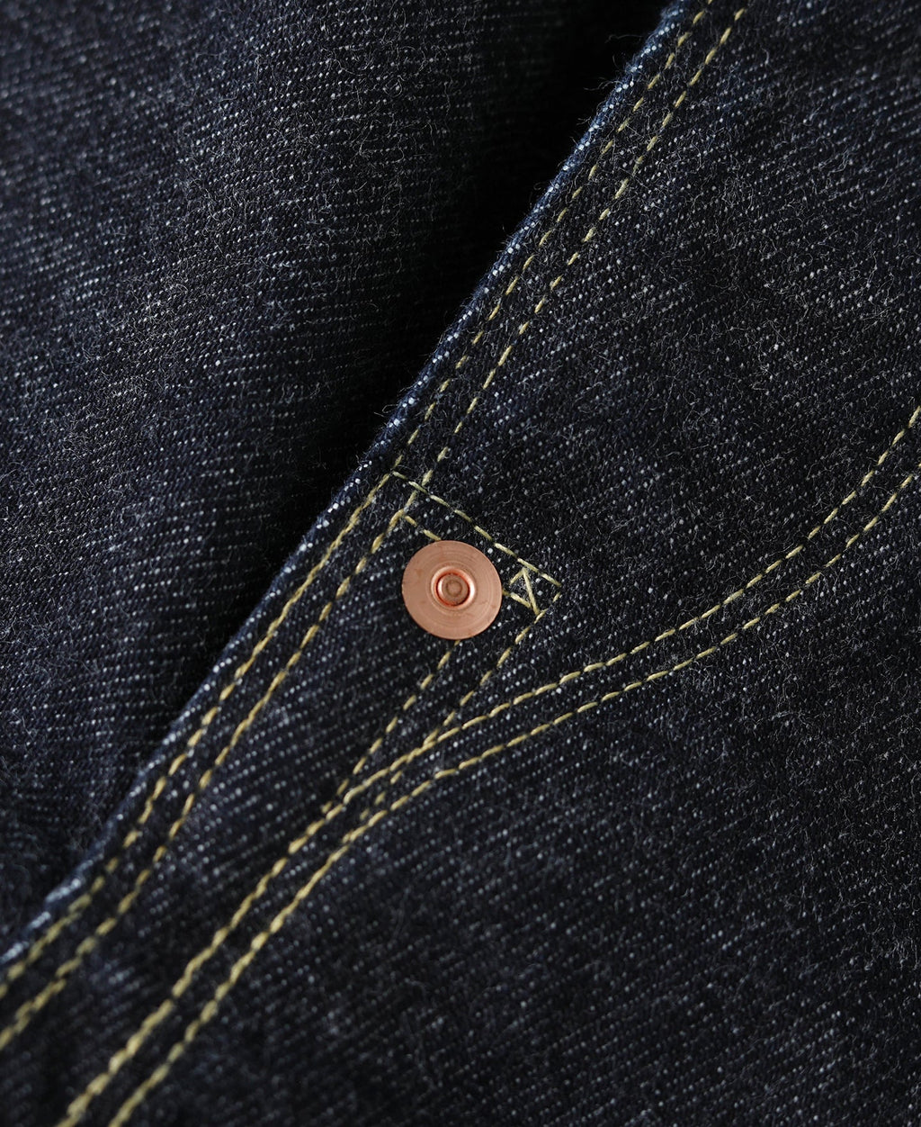 Jean large en denim selvedge indigo coupe décontractée avec revers