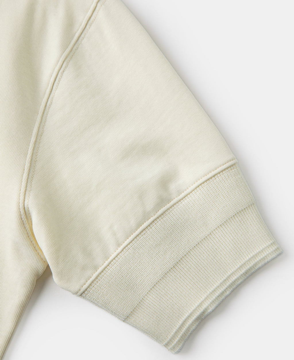 T-shirt en coton écru à manches courtes et col tunisien boutonné pour homme