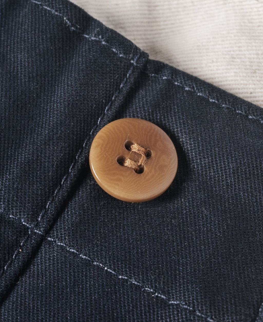 Pantalon chino ample bleu marine à jambes larges de style militaire