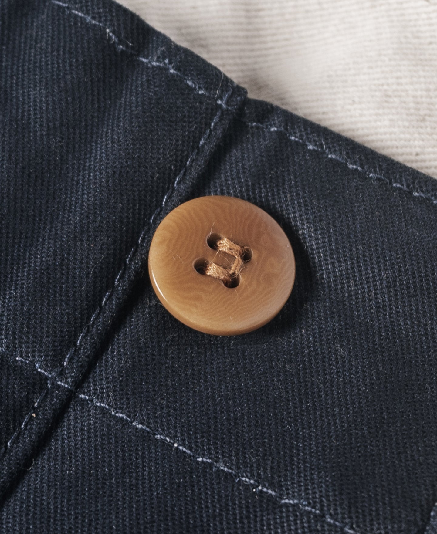 Pantalon chino ample bleu marine à jambes larges de style militaire