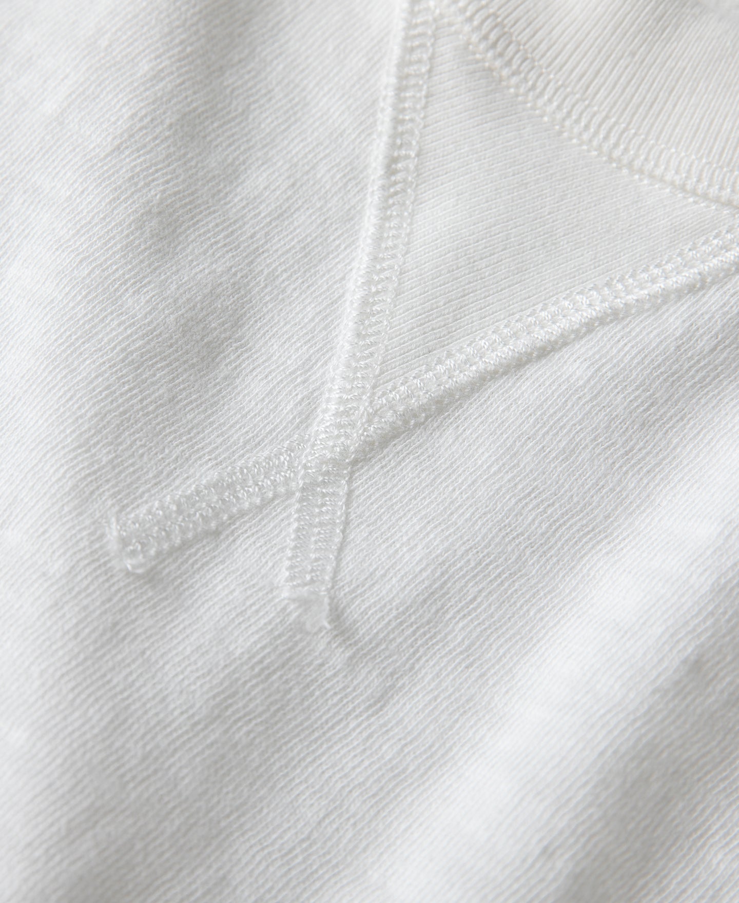 T-shirt blanc à col rond et manches courtes, avec soufflet tubulaire épais